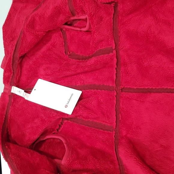 Lululemon Presence of Mind Red Fleece Wrap size 6 - Picture 4 of 14